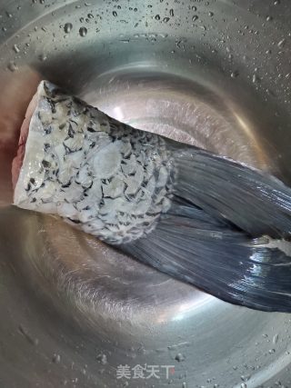 红烧鱼尾的做法步骤：1