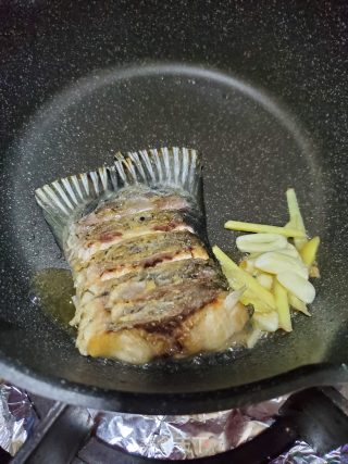 红烧鱼尾的做法步骤：7