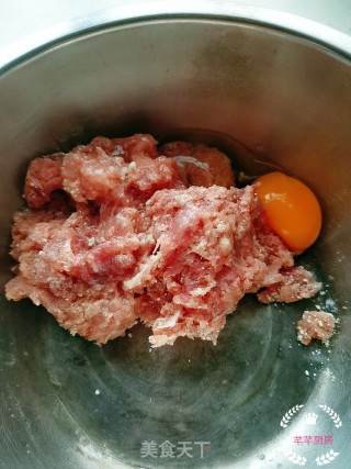 鹌鹑蛋肉饼汤的做法步骤：2
