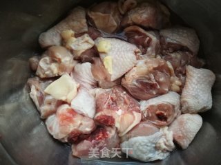 竽头炖鸡腿的做法步骤：1