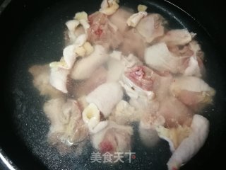 竽头炖鸡腿的做法步骤：2
