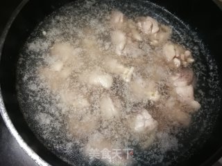 竽头炖鸡腿的做法步骤：3