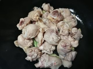 竽头炖鸡腿的做法步骤：6