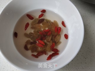 冰糖雪梨红枣汤的做法步骤：4