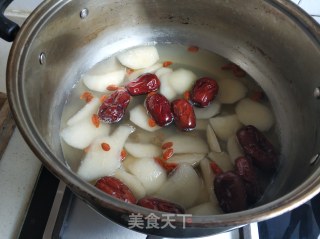 冰糖雪梨红枣汤的做法步骤：7