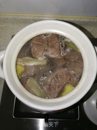 白萝卜牛肉汤的做法步骤：3