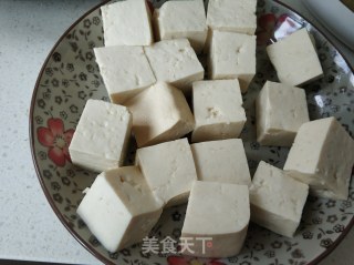 双菇番茄豆腐汤的做法步骤：2