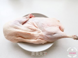 鸭子煲的做法步骤：1