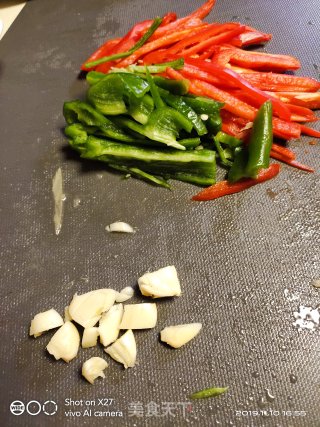 青红椒土豆丝的做法步骤：2