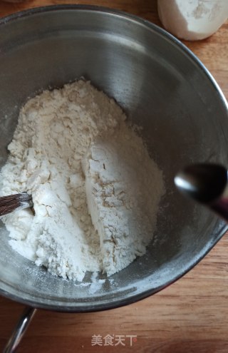 半烫面葱花饼的做法步骤：1