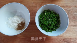 半烫面葱花饼的做法步骤：5