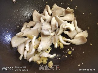 凤尾菇肥牛汤的做法步骤：4