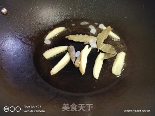 胡萝卜蘑菇鸡汤的做法步骤：3