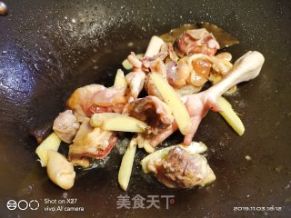 胡萝卜蘑菇鸡汤的做法步骤：5