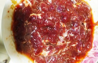 牛肉炒红萝卜的做法步骤：1