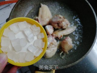 土豆焖鸡的做法步骤：3