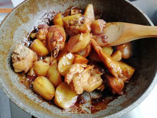 土豆焖鸡的做法步骤：7