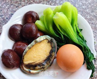 鲍鱼时蔬面#热汤面#的做法步骤：1