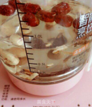 冬季必备食谱   润肺止咳四物汤的做法步骤：3