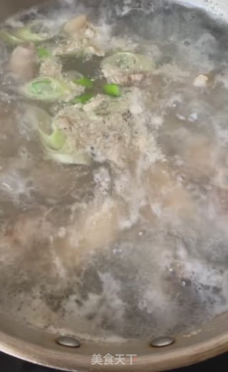 猪蹄焖花生的做法步骤：3
