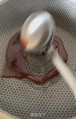 猪蹄焖花生的做法步骤：4