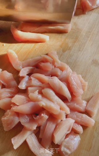 糖醋里脊（鸡肉版）的做法步骤：1