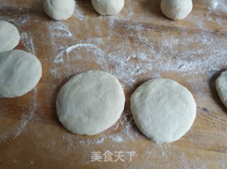 发面豆沙红糖饼的做法步骤：8
