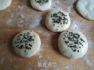 发面豆沙红糖饼的做法步骤：13
