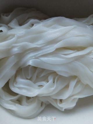剩菜河粉的做法步骤：1