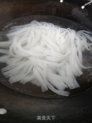 剩菜河粉的做法步骤：5