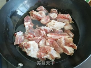 少油版的家常红烧肉的做法步骤：2