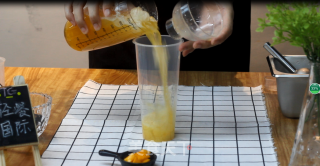 水果茶︱霸气芒果的做法步骤：8