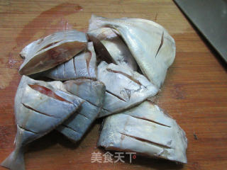 油煎洋鲳鱼的做法步骤：2