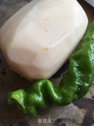 莲藕焖肉的做法步骤：1