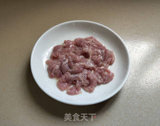 丝瓜豆腐汤的做法步骤：1