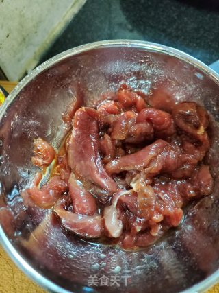 牛肉酸菜荞麦面的做法步骤：1