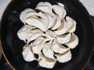 包菜煎饺的做法步骤：16