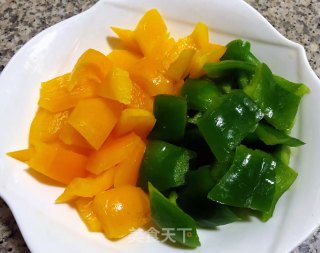 彩椒辣酱炒花螺的做法步骤：2