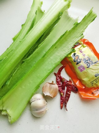 炝炒芥菜梗的做法步骤：1
