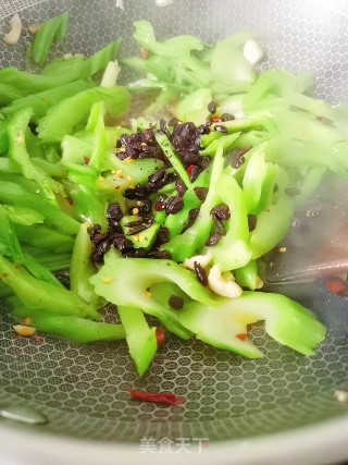 炝炒芥菜梗的做法步骤：9