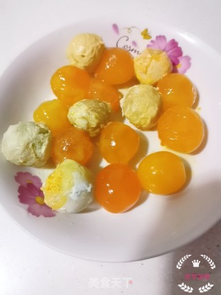 蛋黄酥（饼）的做法步骤：1