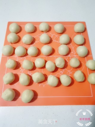 蛋黄酥（饼）的做法步骤：7