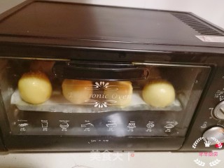 蛋黄酥（饼）的做法步骤：23