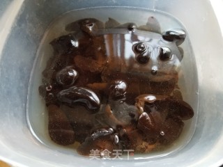 梅菜木耳煎肉饼的做法步骤：1