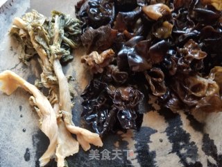 梅菜木耳煎肉饼的做法步骤：2