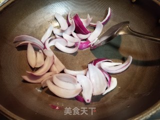 洋葱炒西葫芦瓜的做法步骤：5