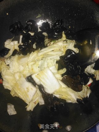 白菜炒木耳的做法步骤：5