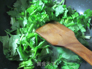 香干芹菜炒面鱼的做法步骤：3