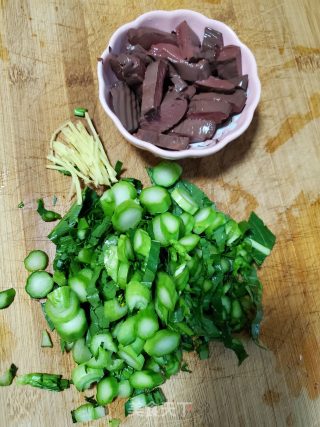 鸭血菜心粥的做法步骤：2