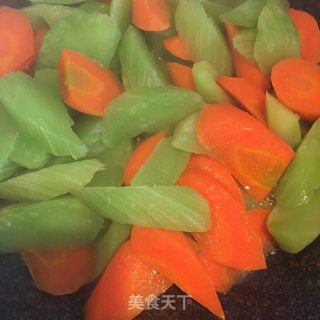 莴笋胡萝卜烧牛腩的做法步骤：6